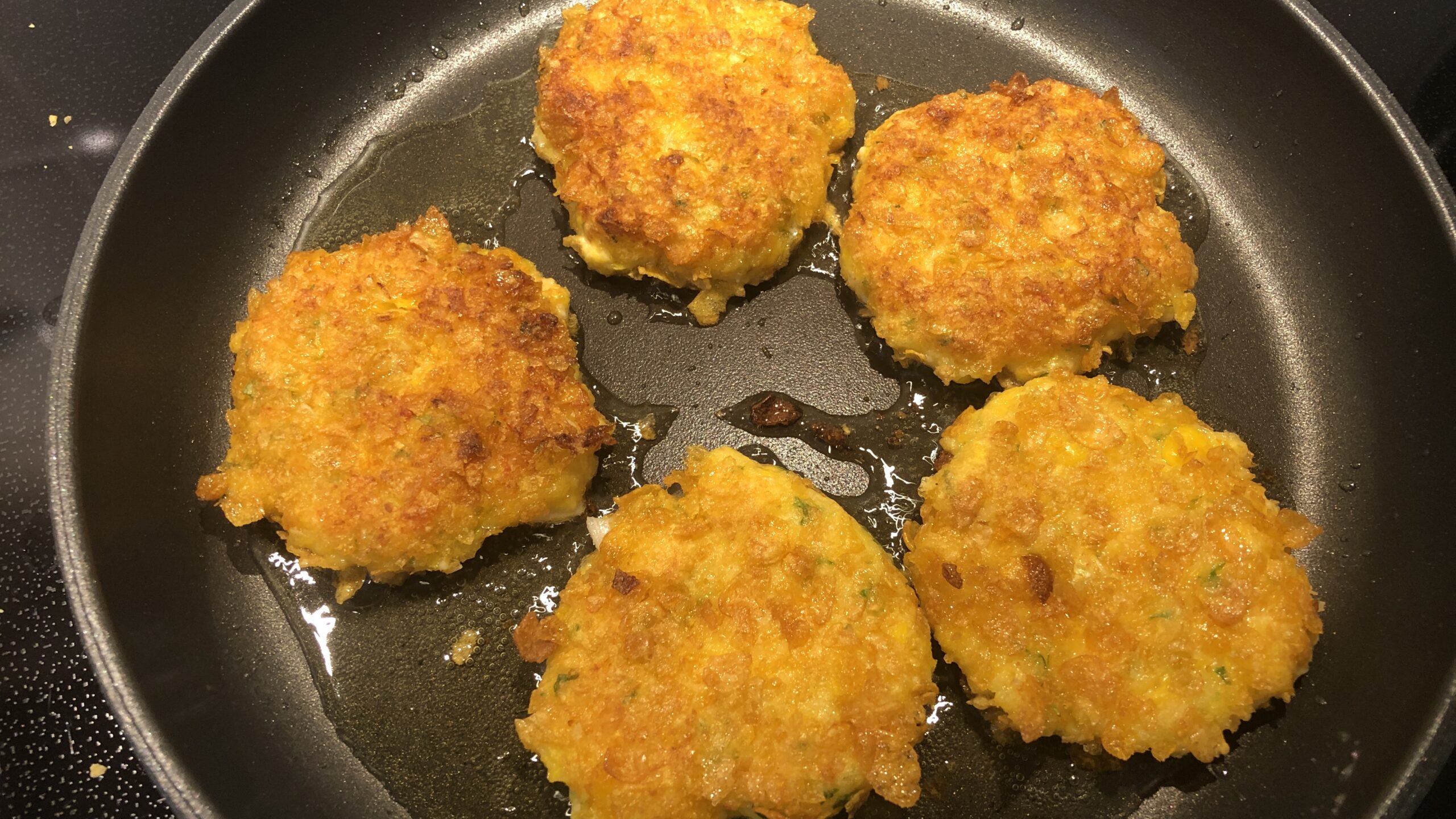 Scharfe Mais-Käse Nuggets / Plätzchen - tapas.ch
